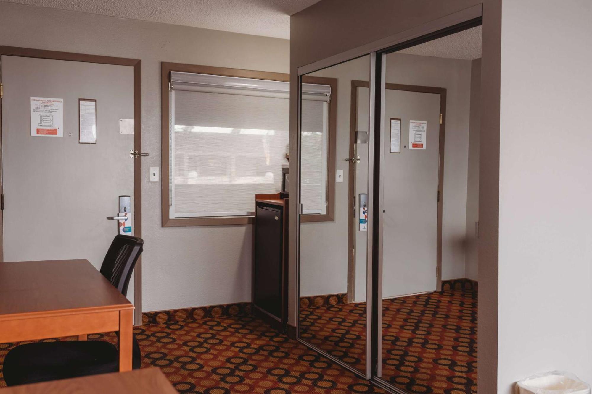 Americinn By Wyndham Appleton Downtown Экстерьер фото